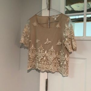 Dos hermosas camisas de blonda por $30 gran oferta